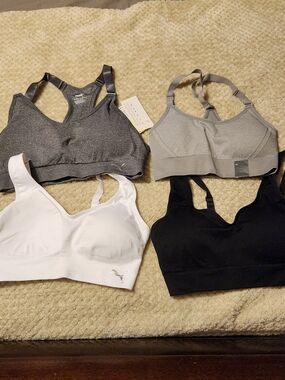 4 PUMA Women's Seamless Sports Bra - White, Black, Gray